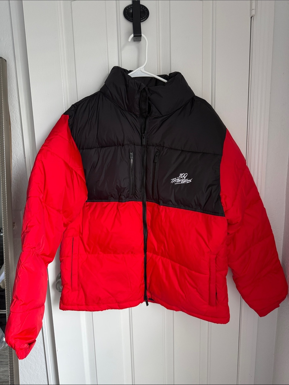NWT 100 Thieves FW22 Puffer Jacket Red Black – Size Large